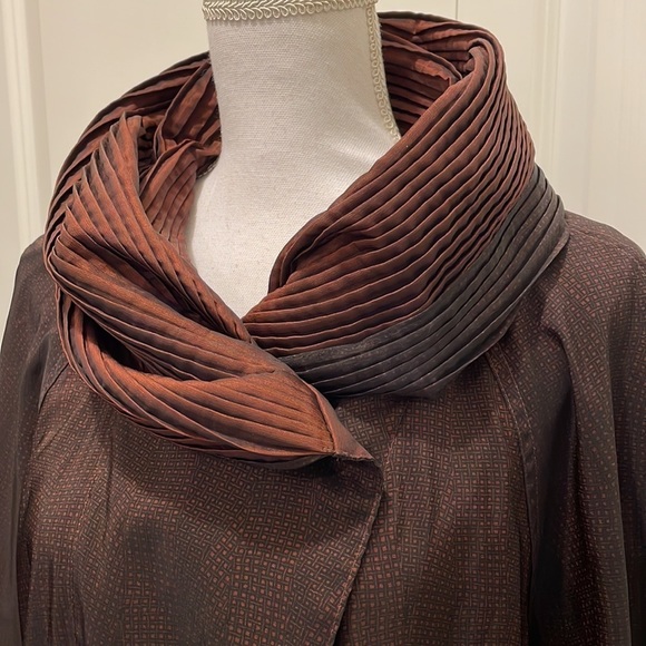 Mycra Pac Reversible Jacket with Pleated Hood in Metallic Copper Brown - Picture 9 of 12